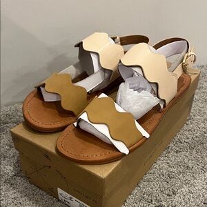 Indigo Scalloped Sandals in Tan and Cream size 8